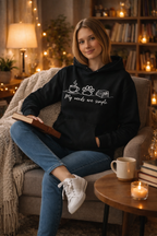 ☕ Hoodie “My needs are simple” – Confort & vibes bookish